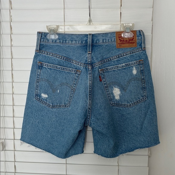 Levi’s Denim Jean Shorts 501 Mid Thigh Distressed SZ 26 Waist - Picture 5 of 9